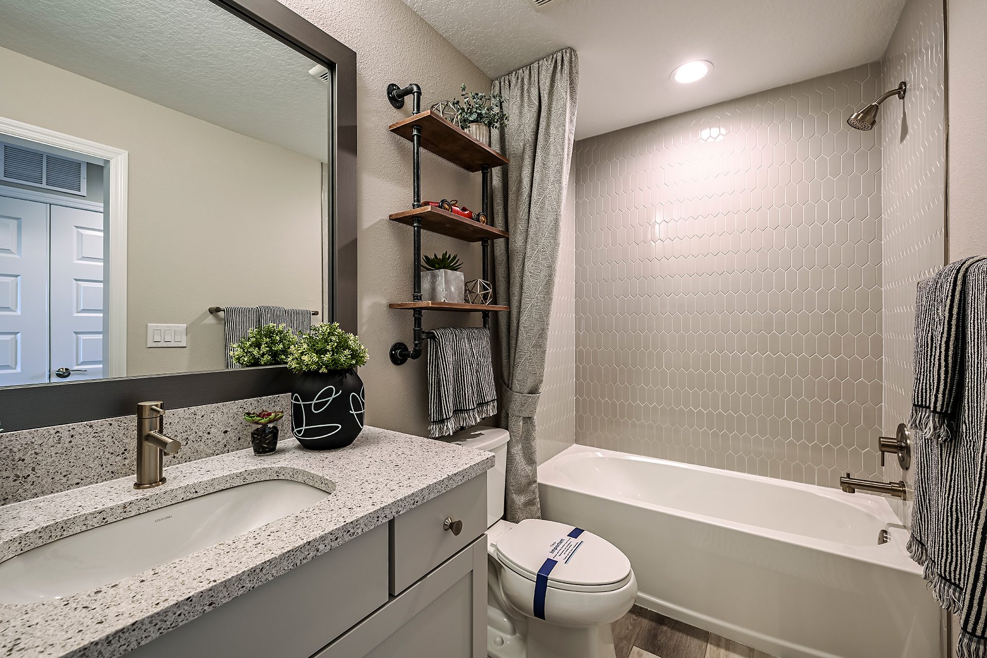 Secondary Bathroom | Bayshore II at Waterset