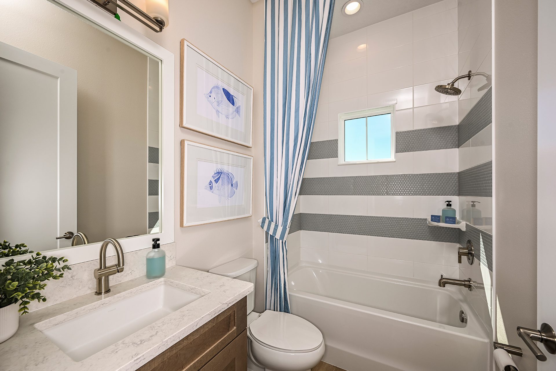 Secondary Bathroom - Key West II at Star Farms