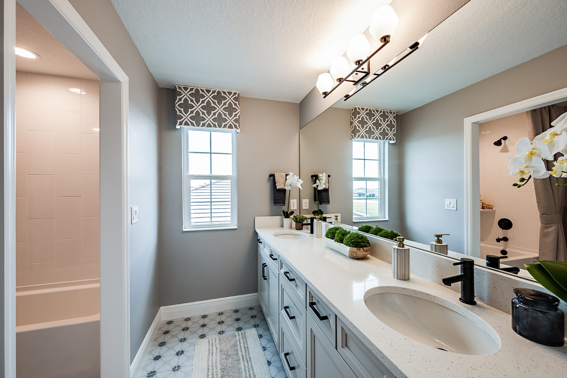 Secondary Bathroom - Pelican at Star Farms