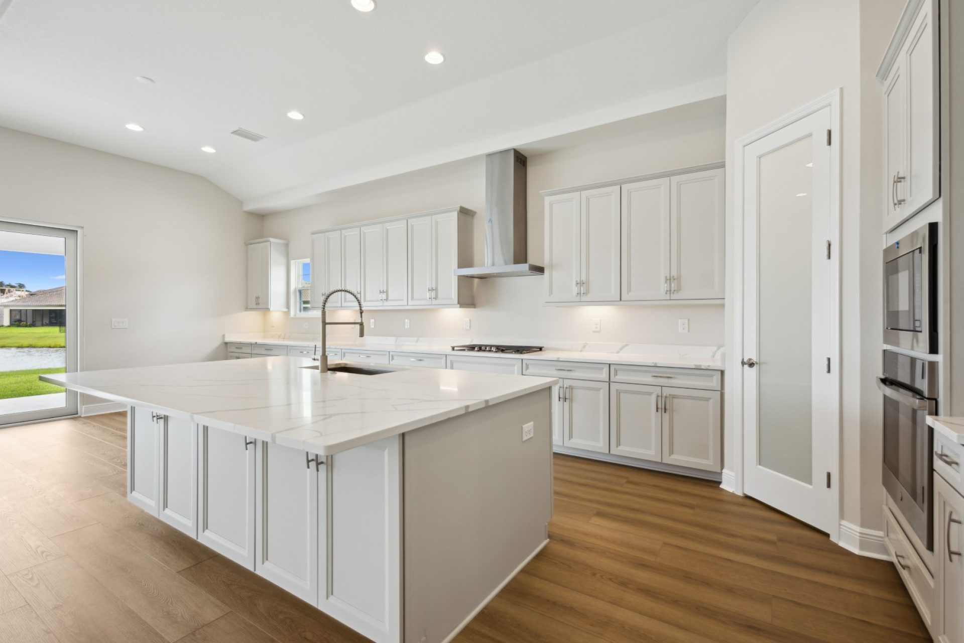 Gourmet Kitchen - 15003 Rider Pass Dr