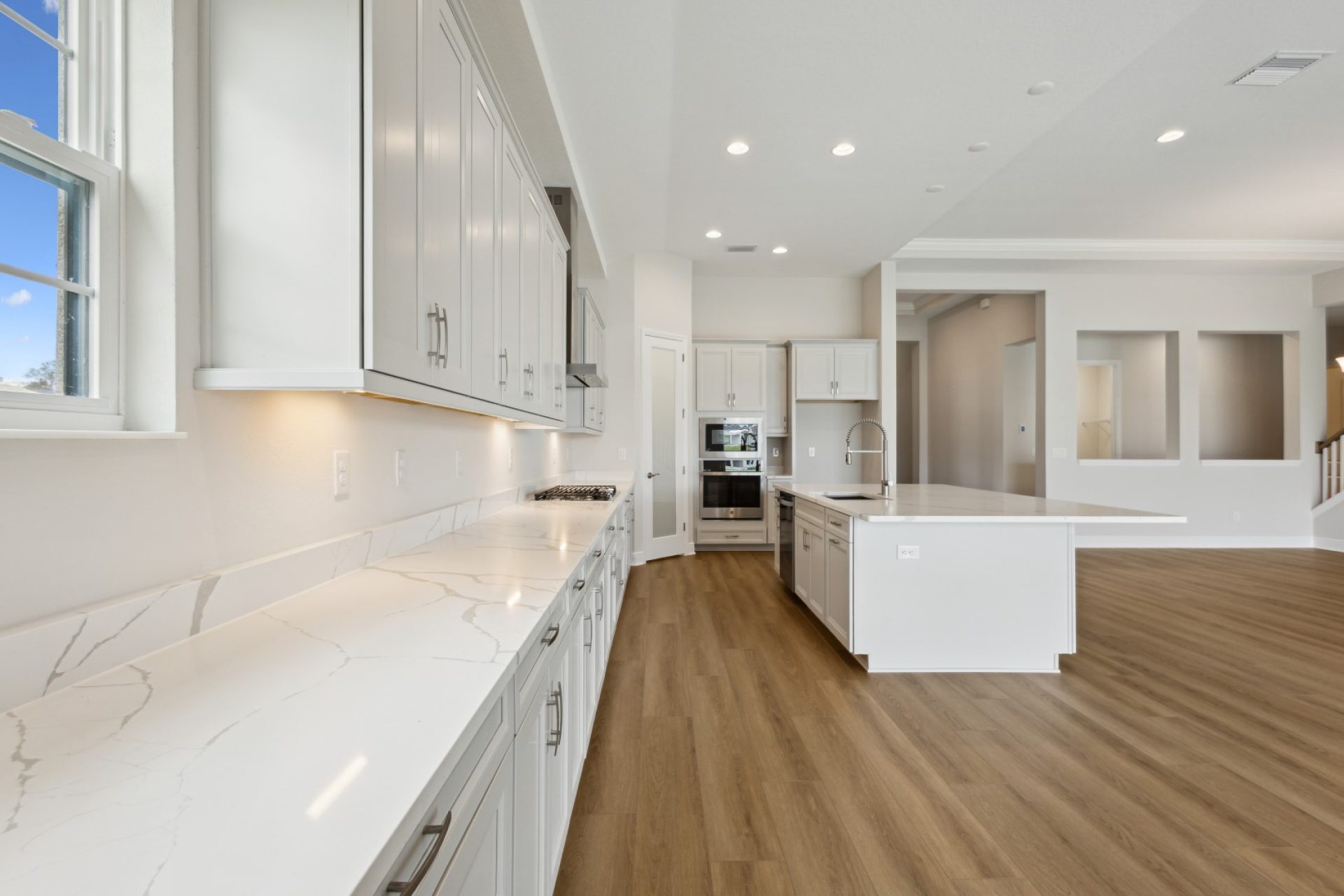 Gourmet Kitchen - 15003 Rider Pass Dr