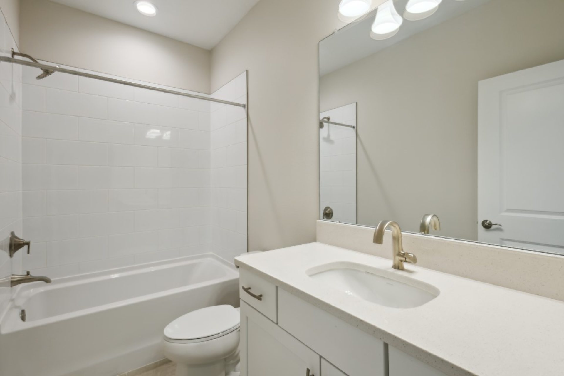 12829 Daleridge Pl - Upstairs Bathroom