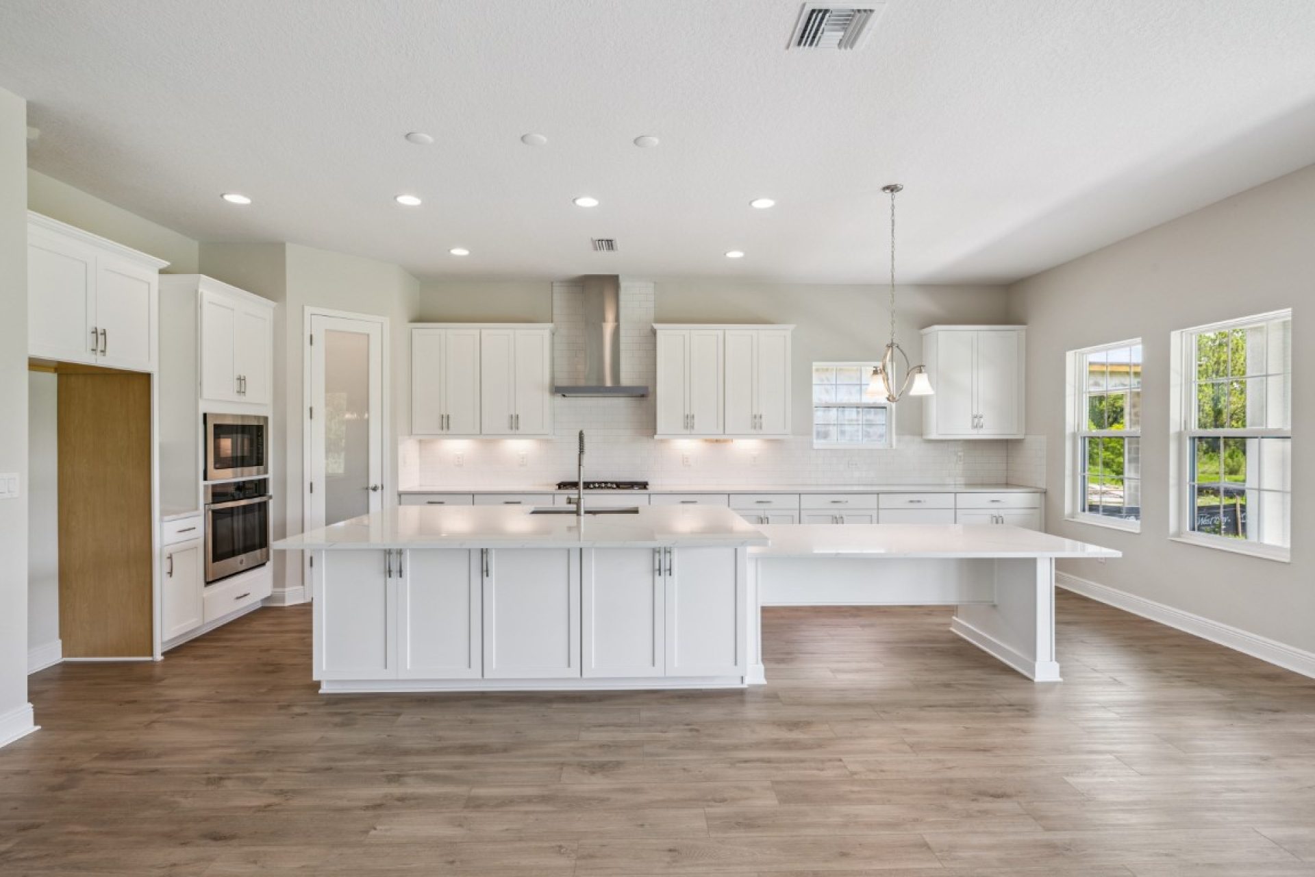 8822 Eastwyck Dr - Gourmet Kitchen