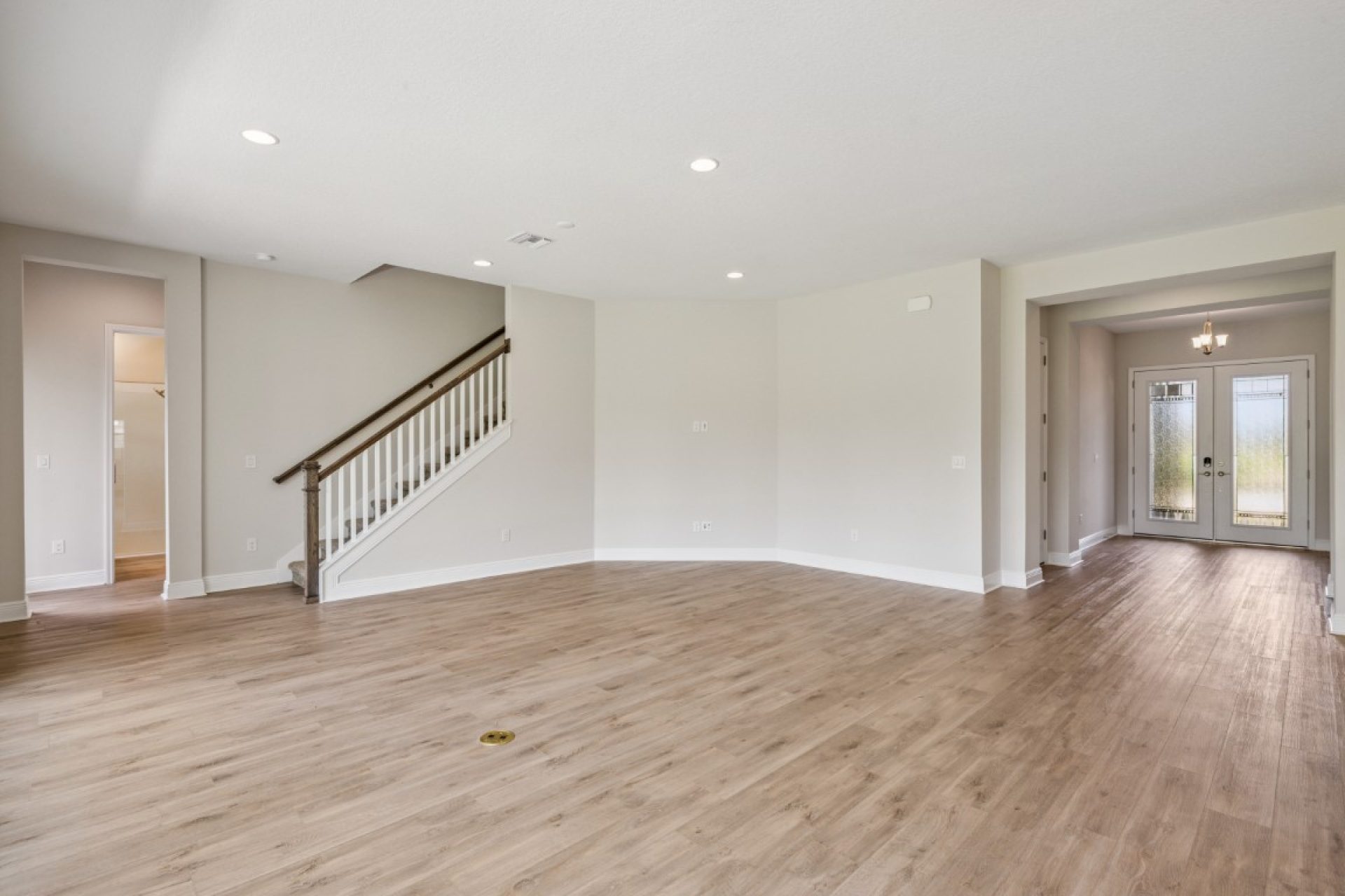 8822 Eastwyck Dr - Grand Room
