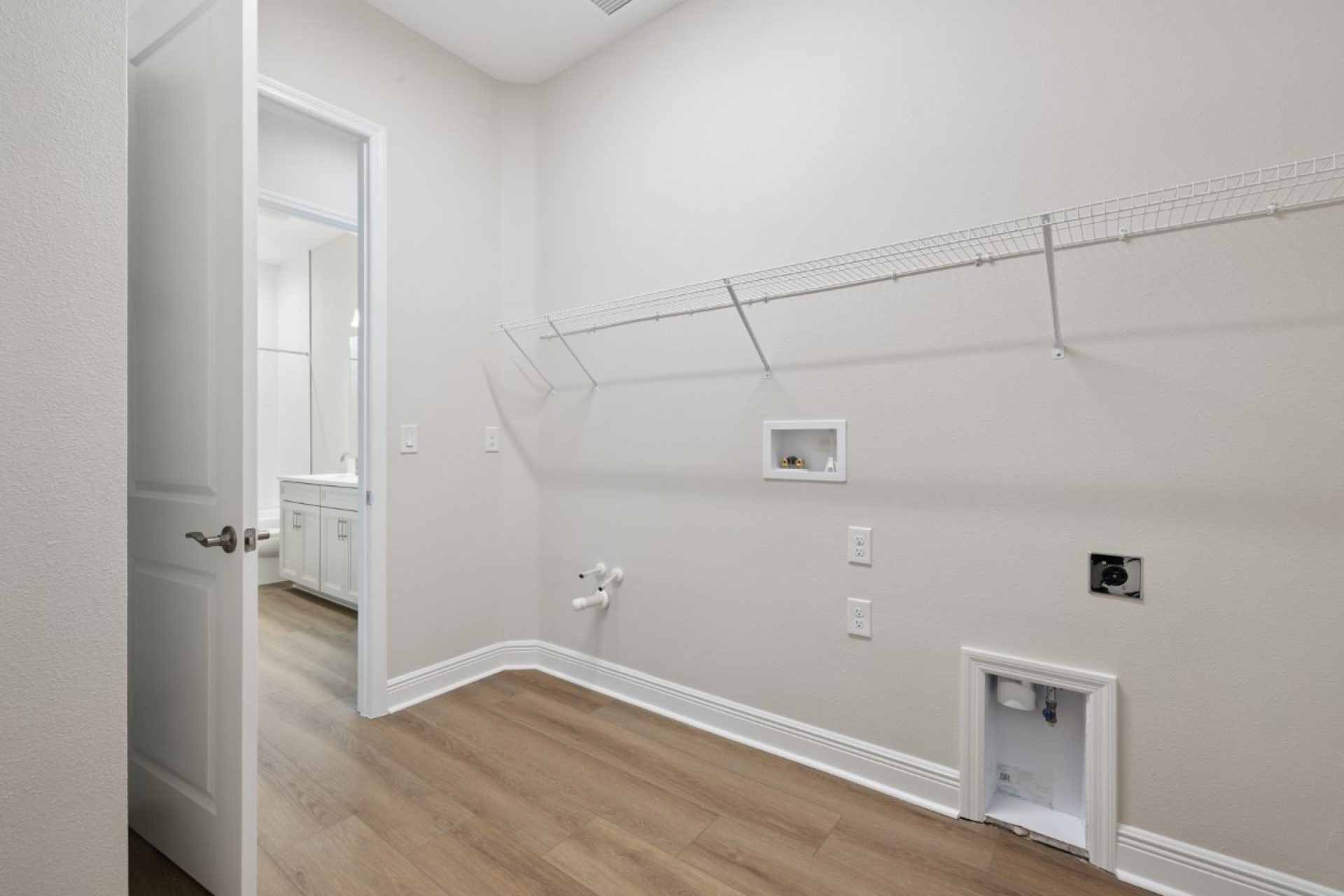 166 Hidden Estates Ct - Laundry Room