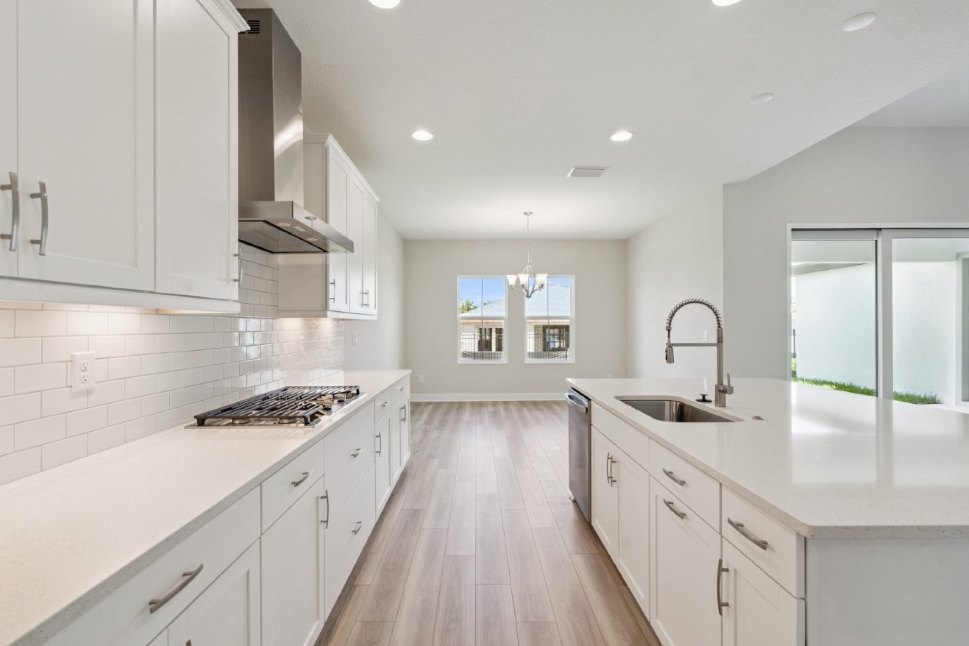 5286 Wolf Crk Dr Apollo Beach FL - Gourmet Kitchen