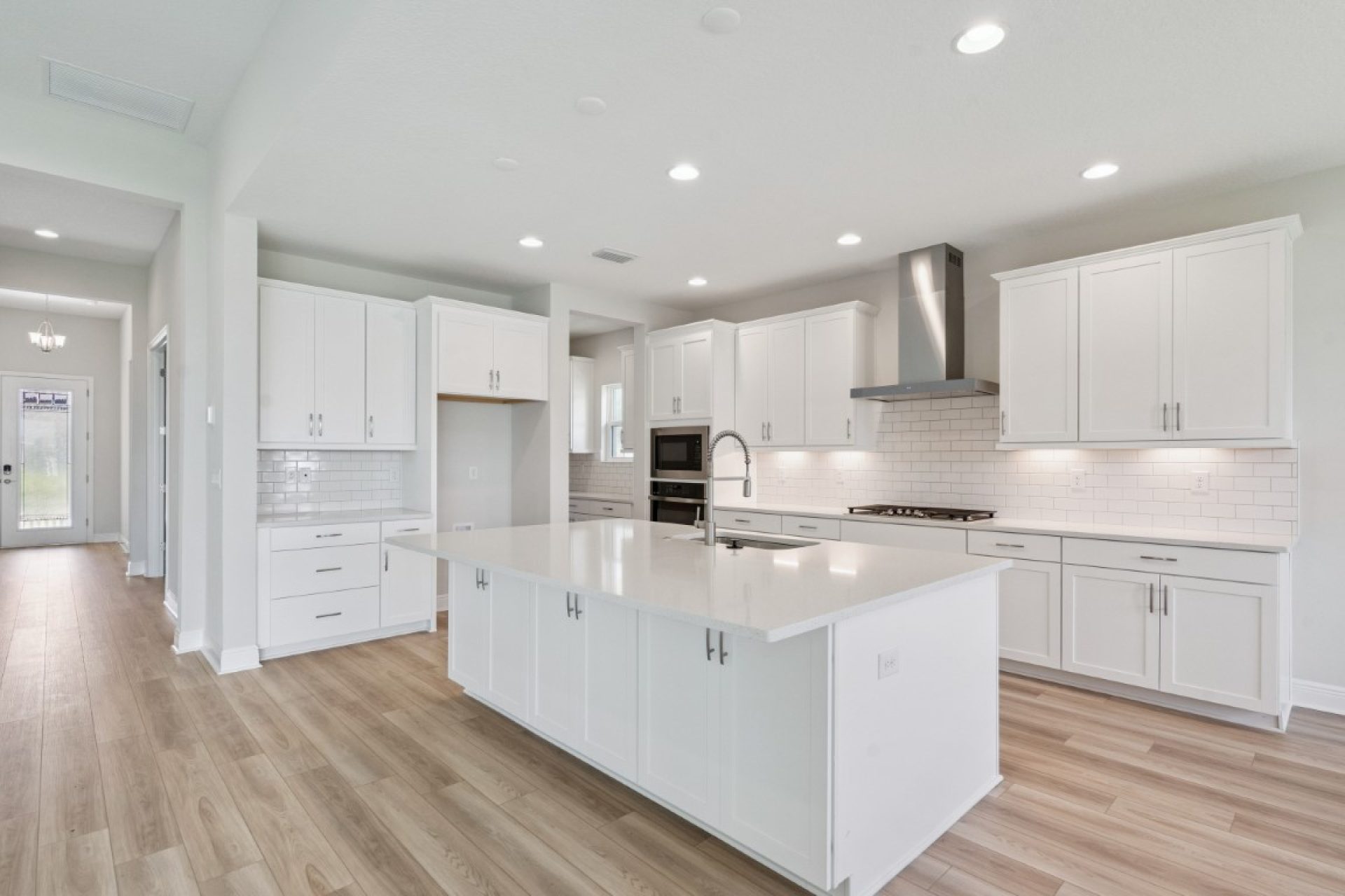 5286 Wolf Crk Dr Apollo Beach FL - Gourmet Kitchen