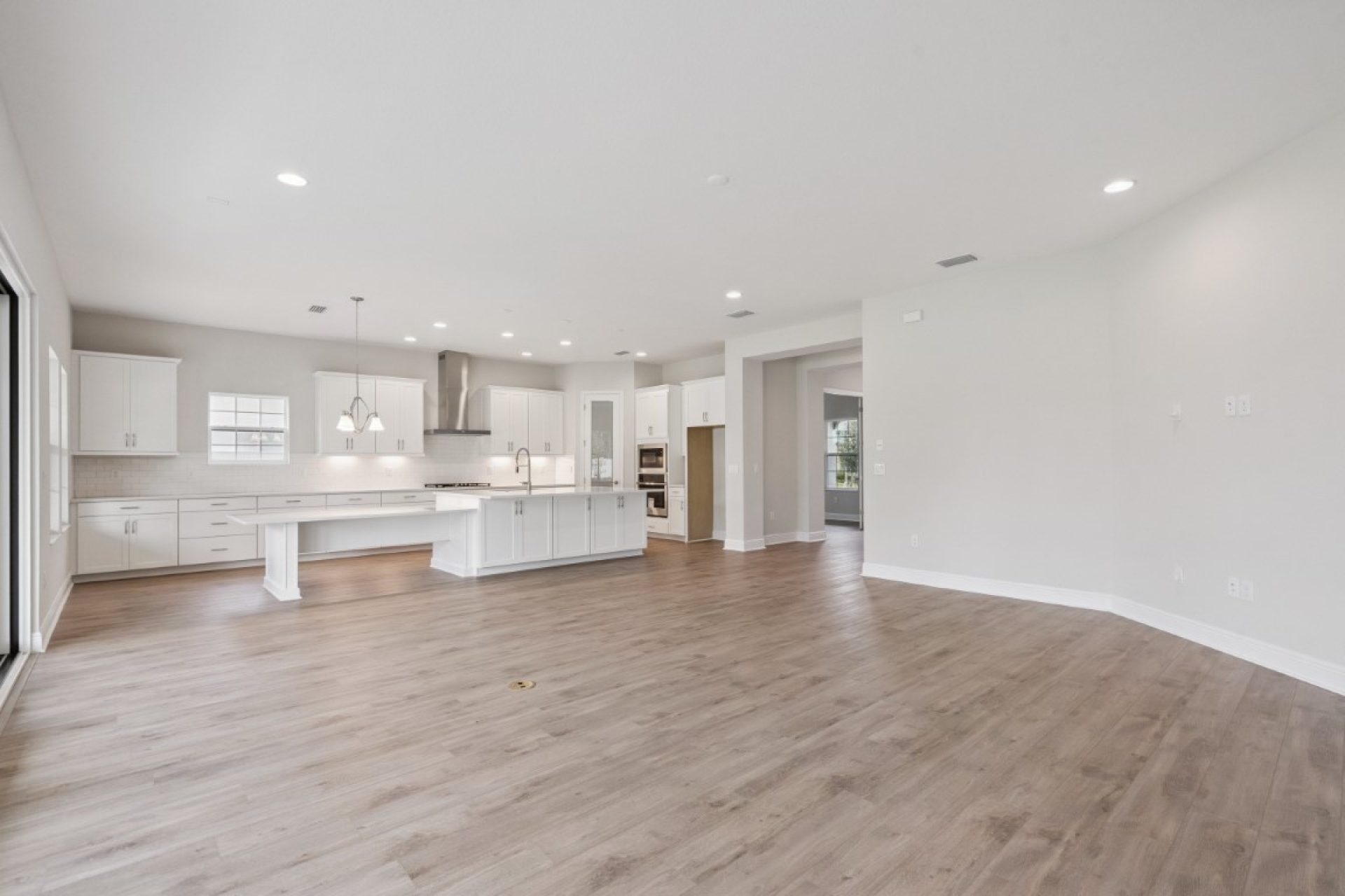 13106 Homestead Ln - Gourmet Kitchen Grand Room