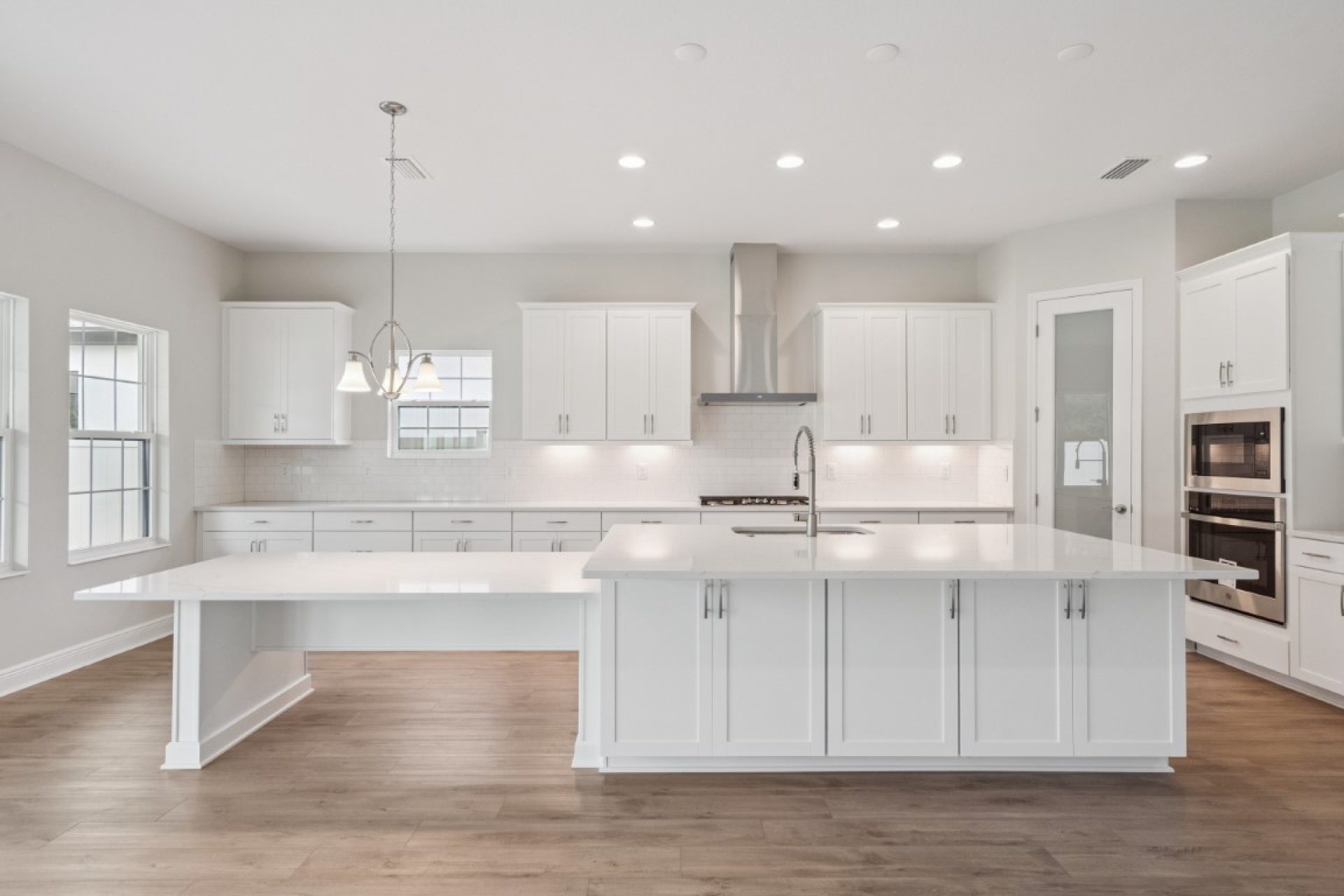 13106 Homestead Ln - Gourmet Kitchen