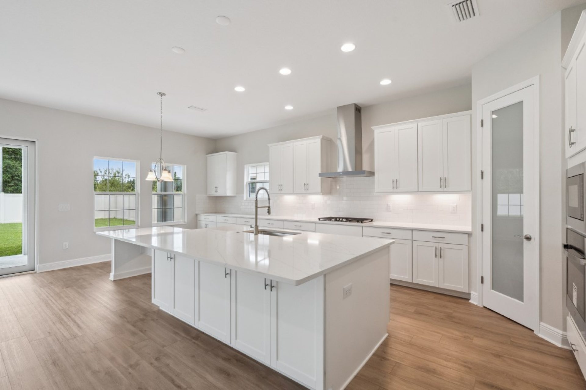 13106 Homestead Ln - Gourmet Kitchen