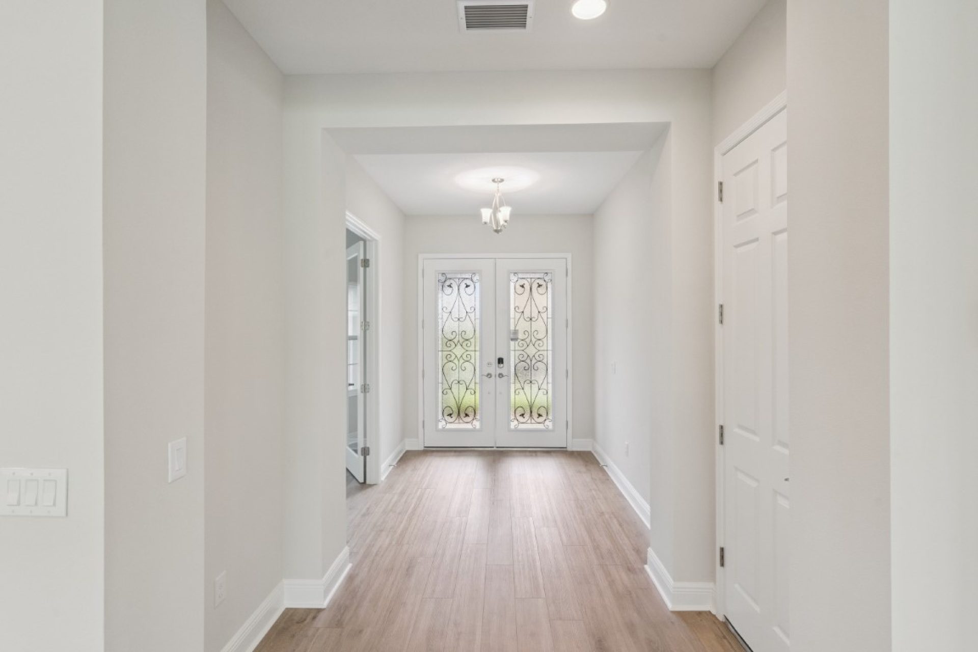 13106 Homestead Ln - Foyer