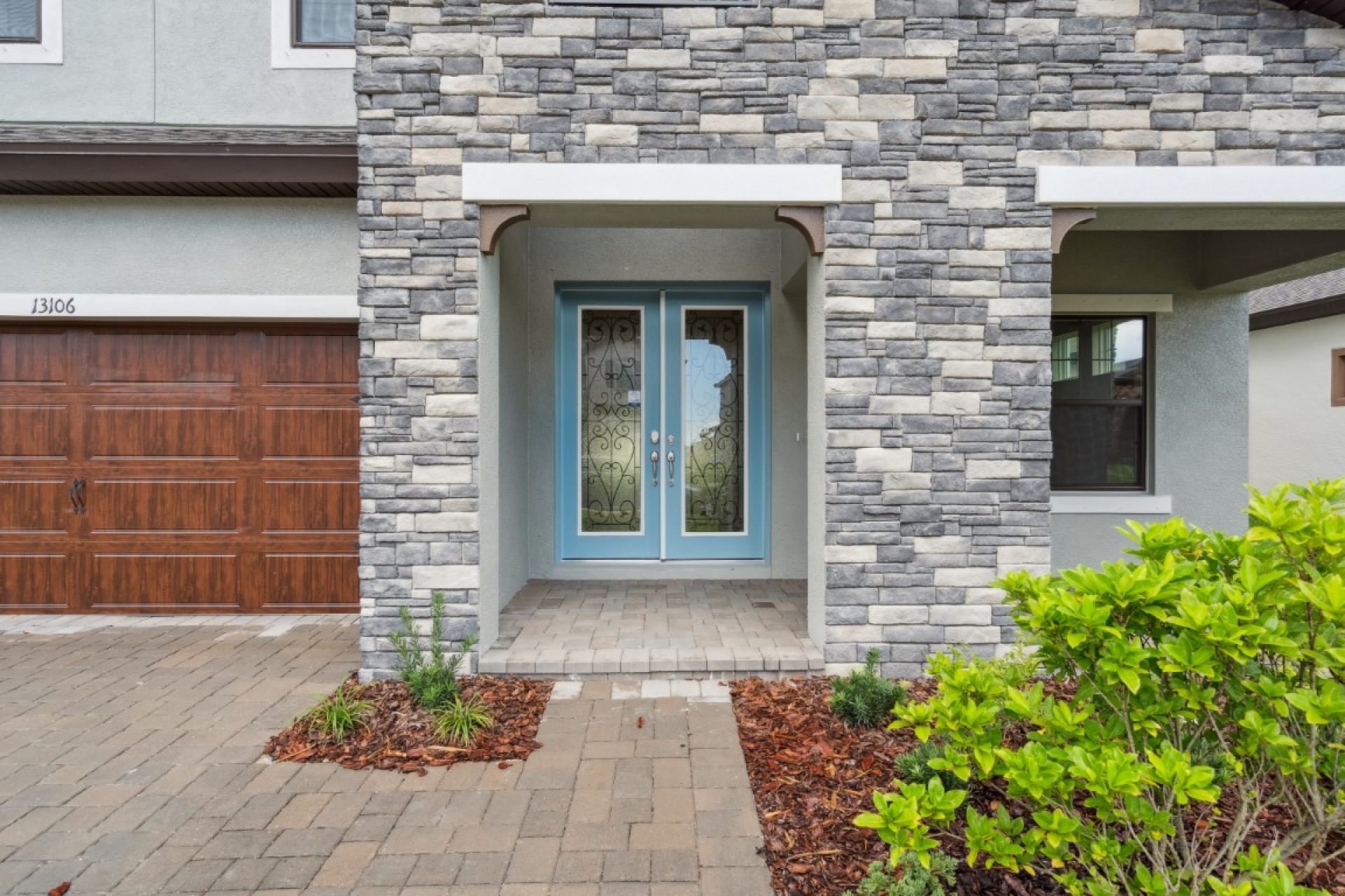 13106 Homestead Ln - Front Entry