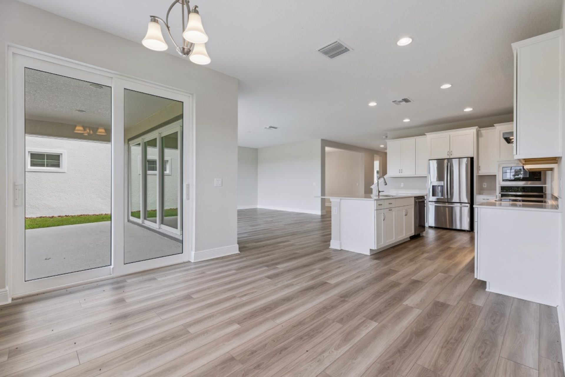 9699 Surrey Rose Dr - Cafe and Gourmet Kitchen