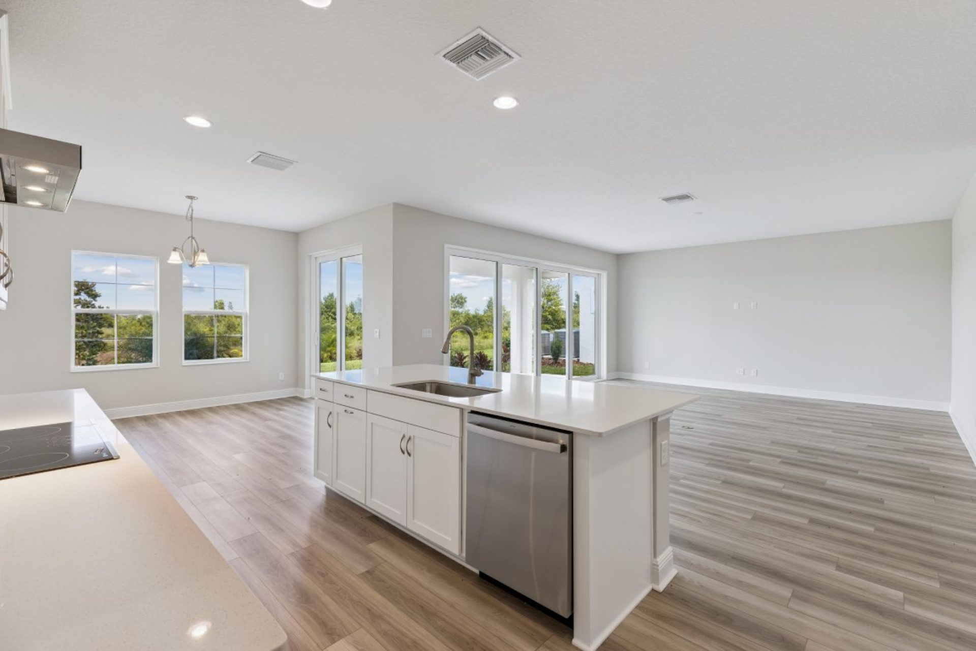 9699 Surrey Rose Dr - Gourmet Kitchen
