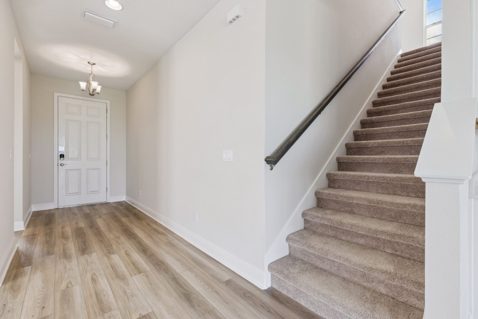 9699 Surrey Rose Dr - Foyer