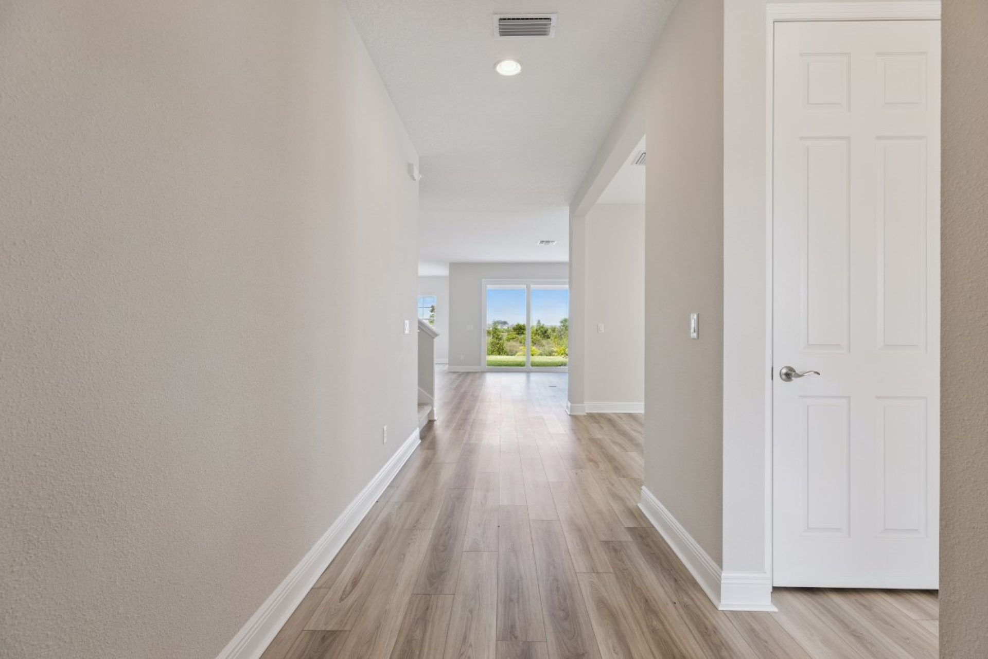 9699 Surrey Rose Dr - Foyer