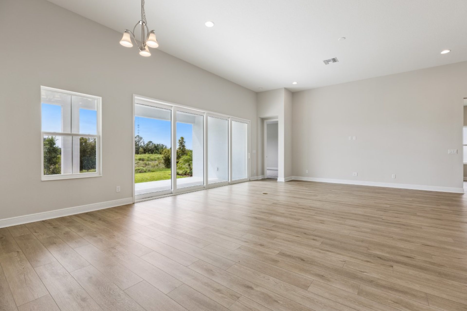 10303 Surrey Rose Dr - Grand Room