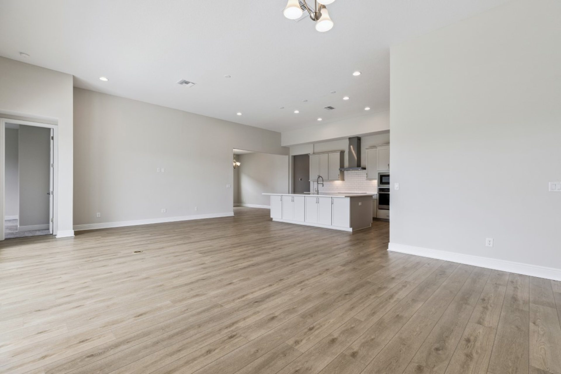 10303 Surrey Rose Dr - Grand Room