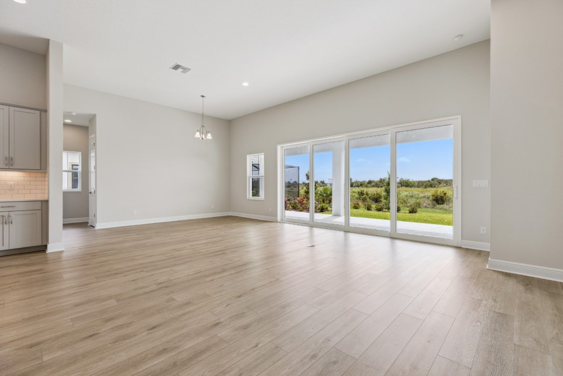 10303 Surrey Rose Dr - Grand Room
