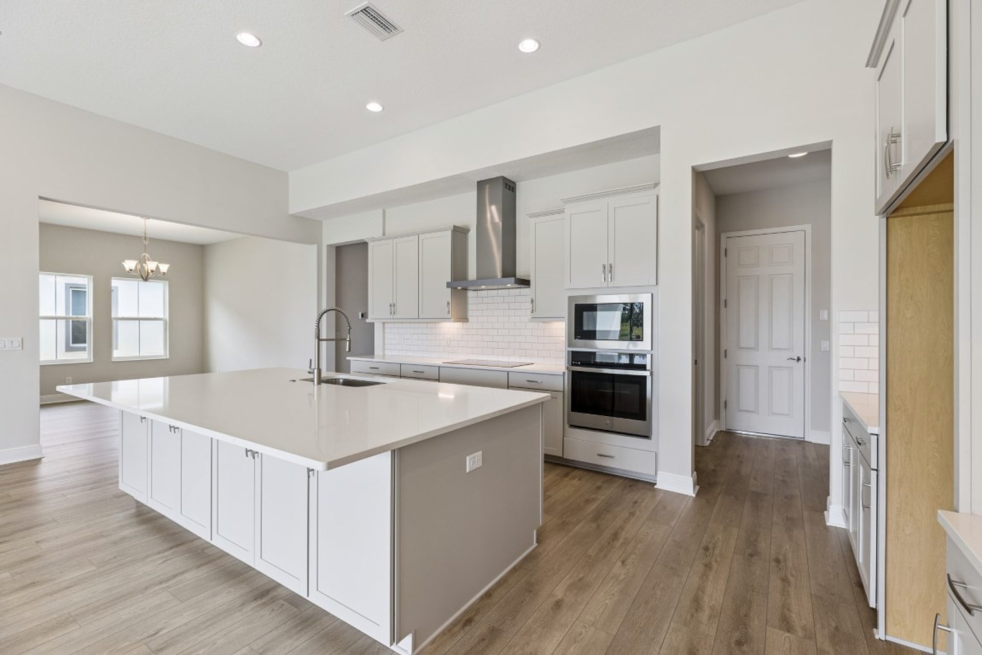 10303 Surrey Rose Dr - Gourmet Kitchen