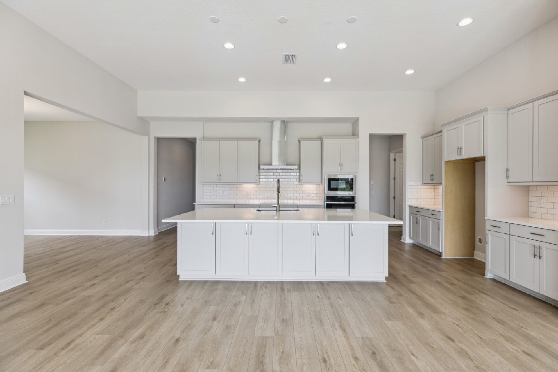 10303 Surrey Rose Dr - Gourmet Kitchen