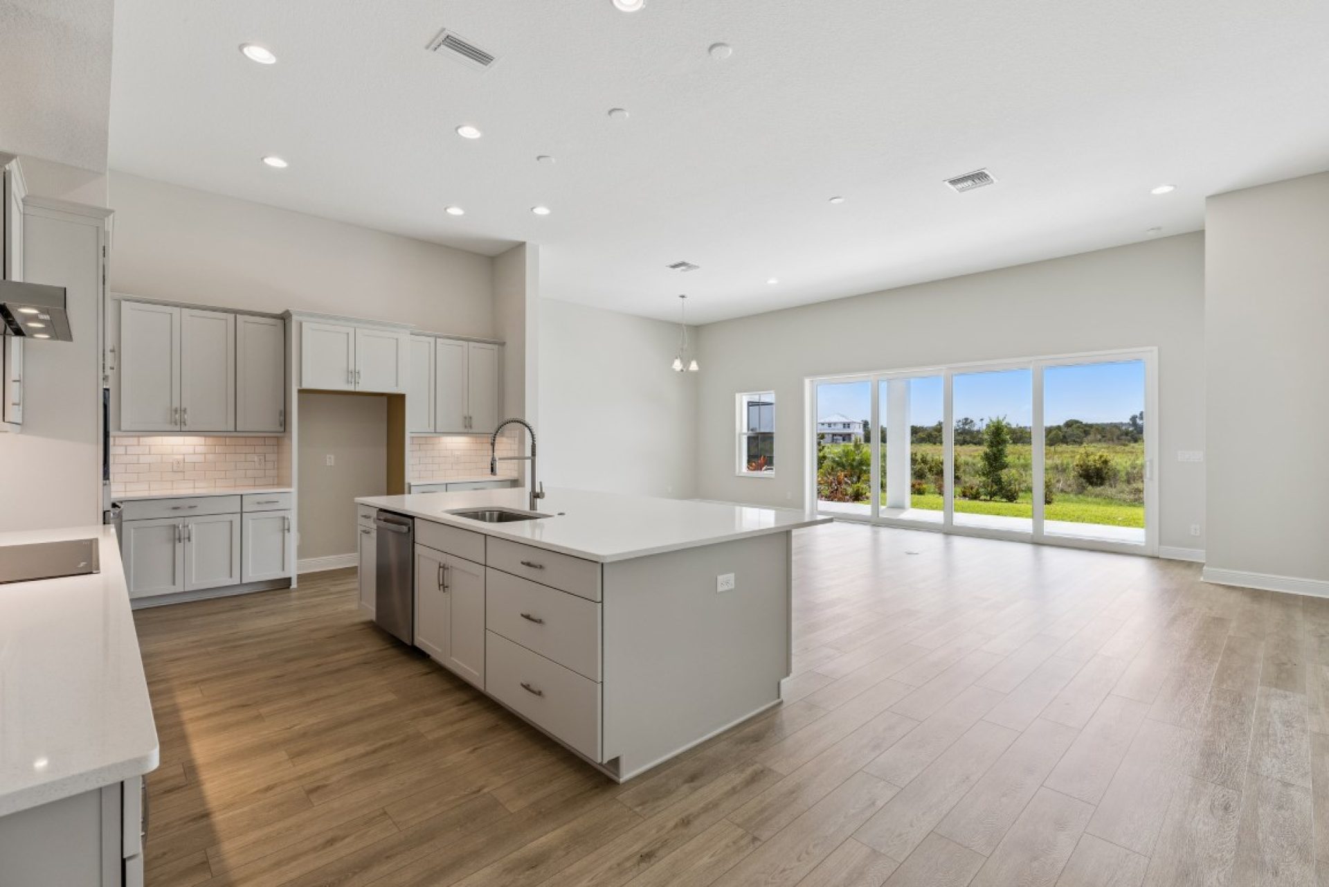 10303 Surrey Rose Dr - Gourmet Kitchen