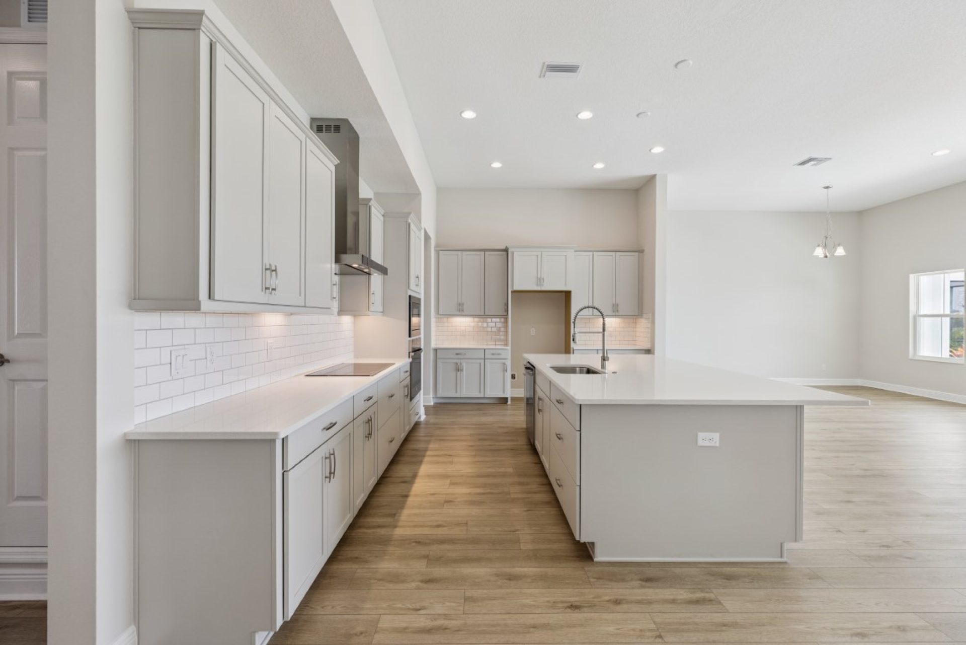 10303 Surrey Rose Dr - Gourmet Kitchen