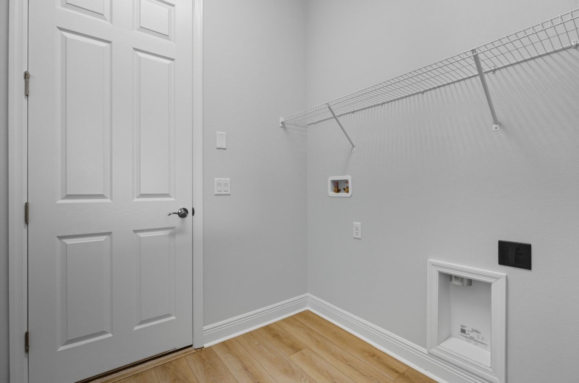 10321 Surrey Rose Dr - Laundry Room