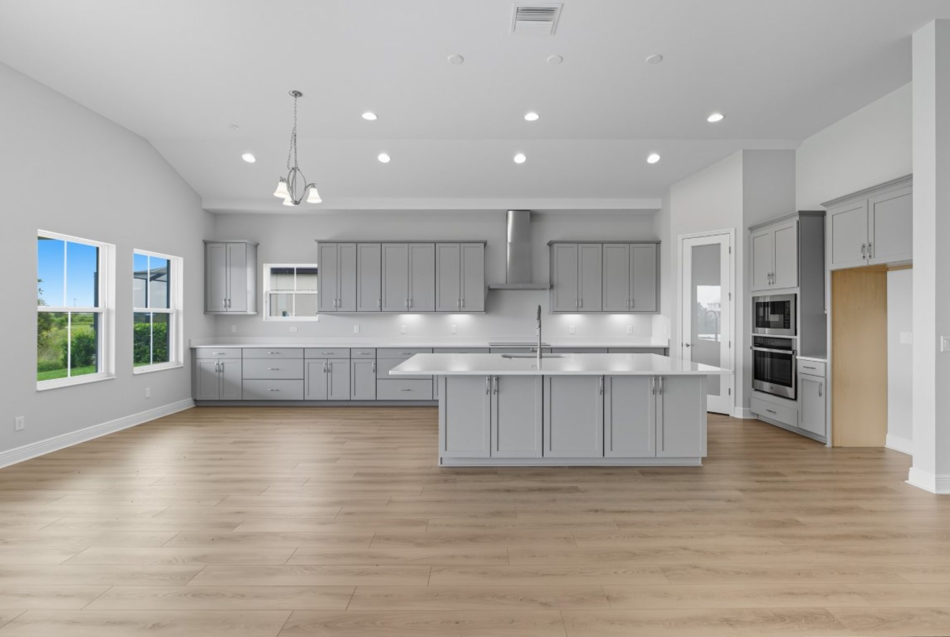 10321 Surrey Rose Dr - Gourmet Kitchen