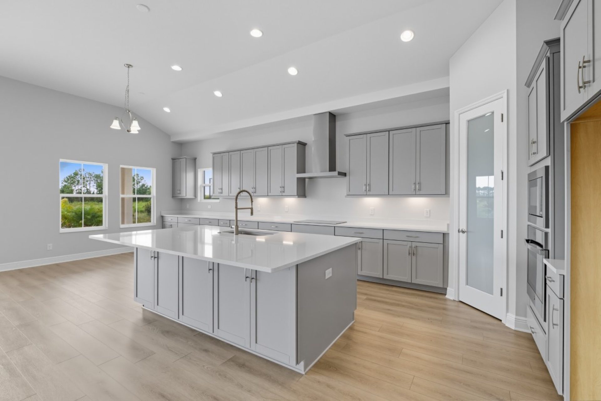 10321 Surrey Rose Dr - Gourmet Kitchen