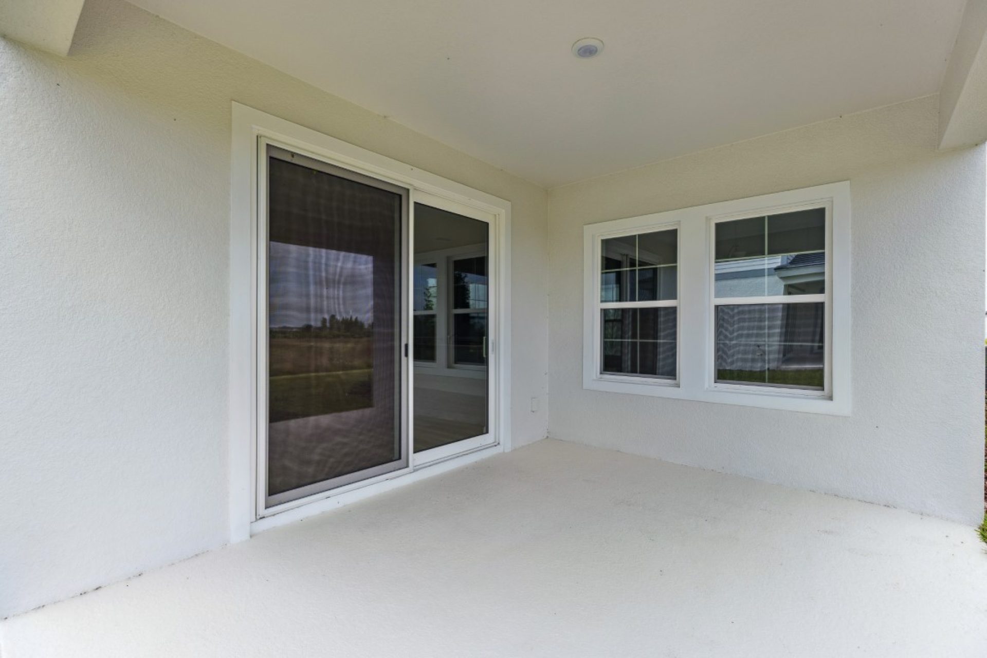9711 Surrey Rose Dr - Covered Lanai