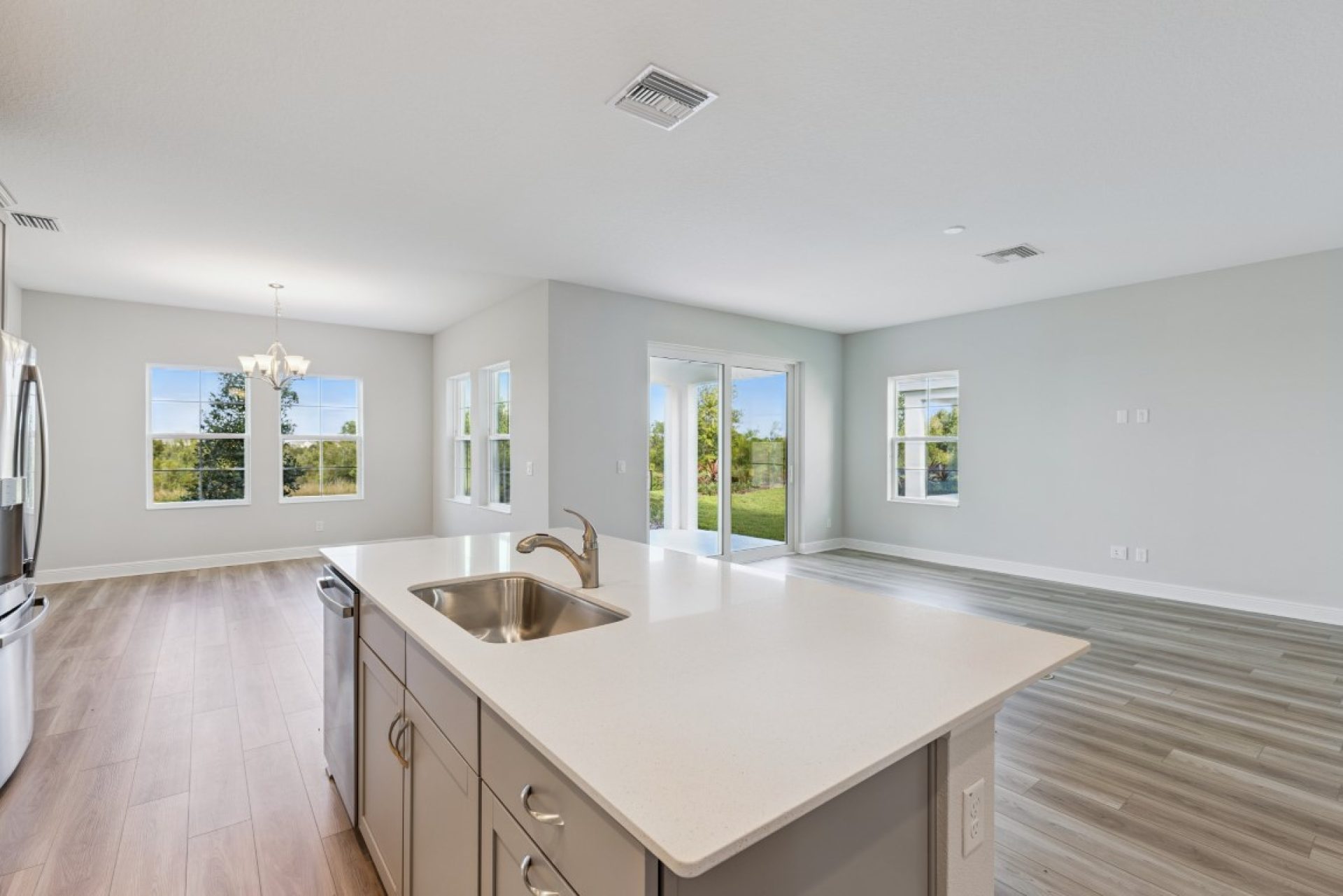 9711 Surrey Rose Dr - Gourmet Kitchen