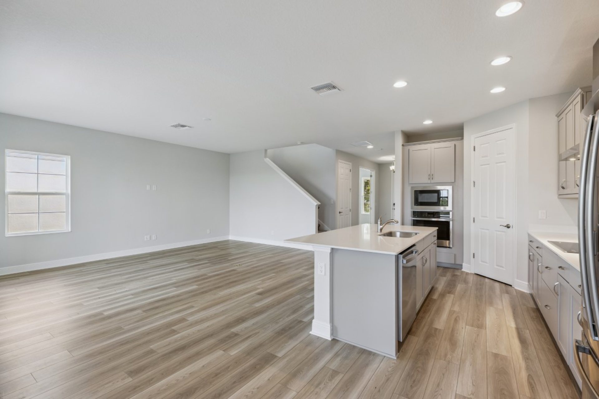 9711 Surrey Rose Dr - Gourmet Kitchen