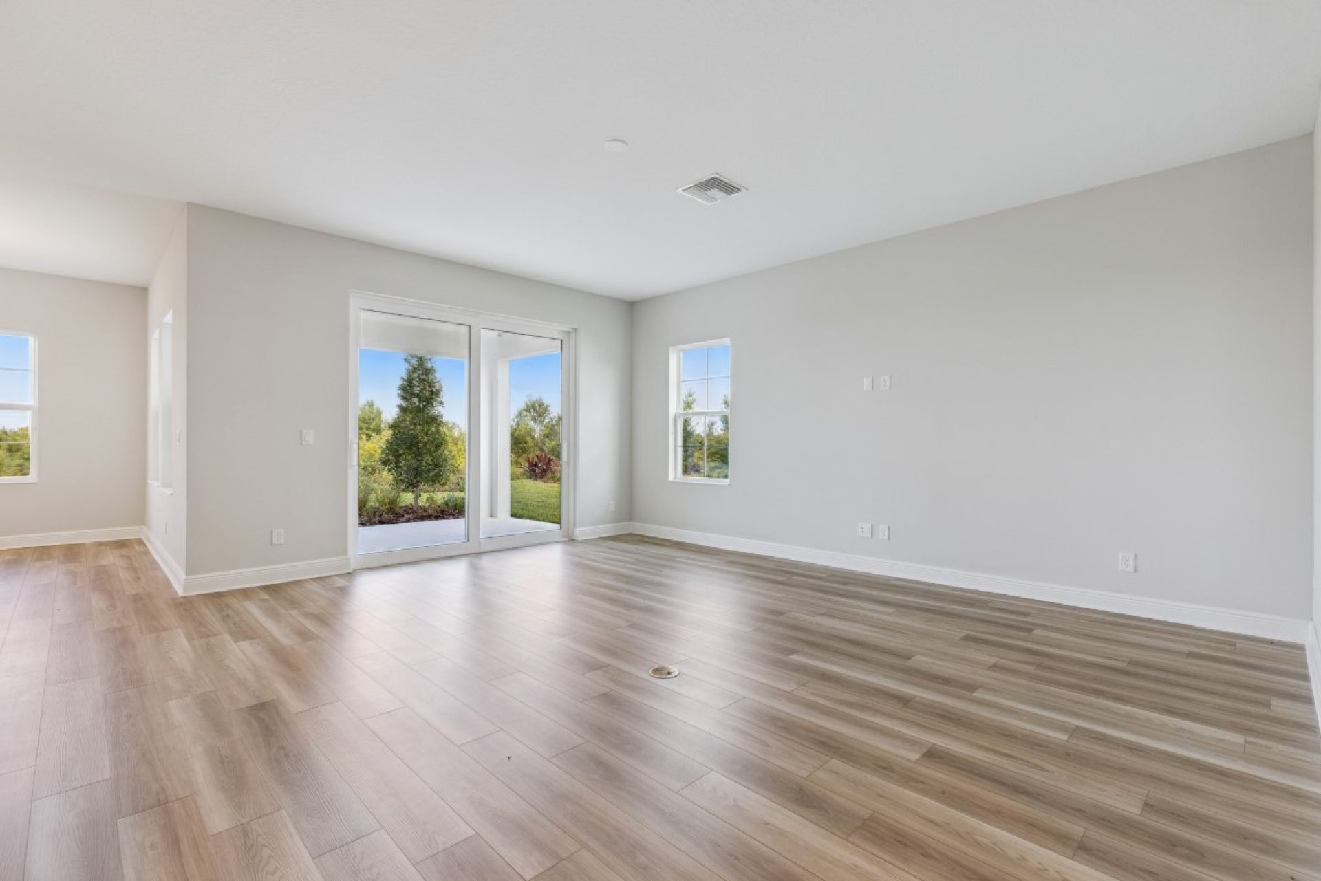 9711 Surrey Rose Dr - Grand Room