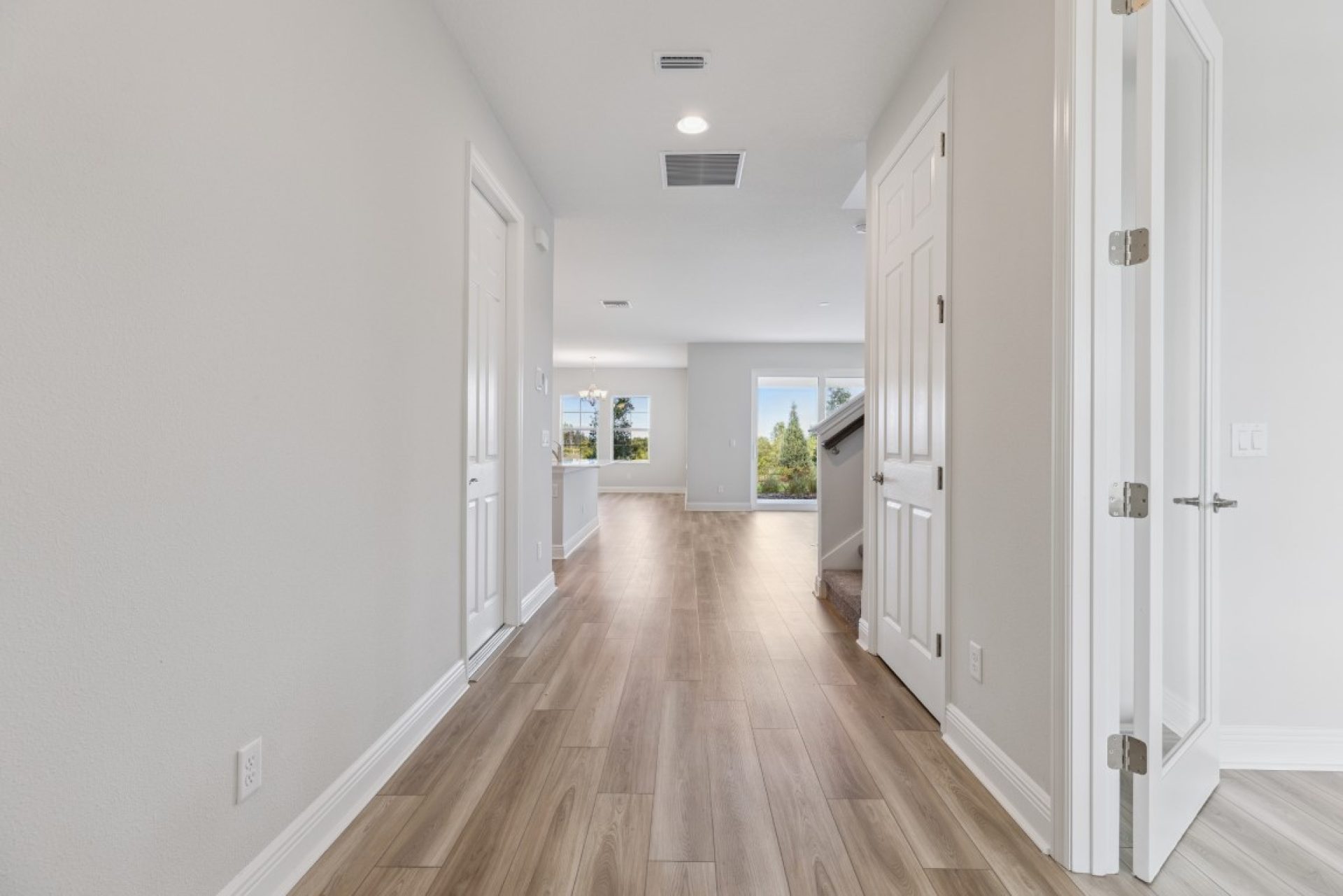 9711 Surrey Rose Dr - Foyer