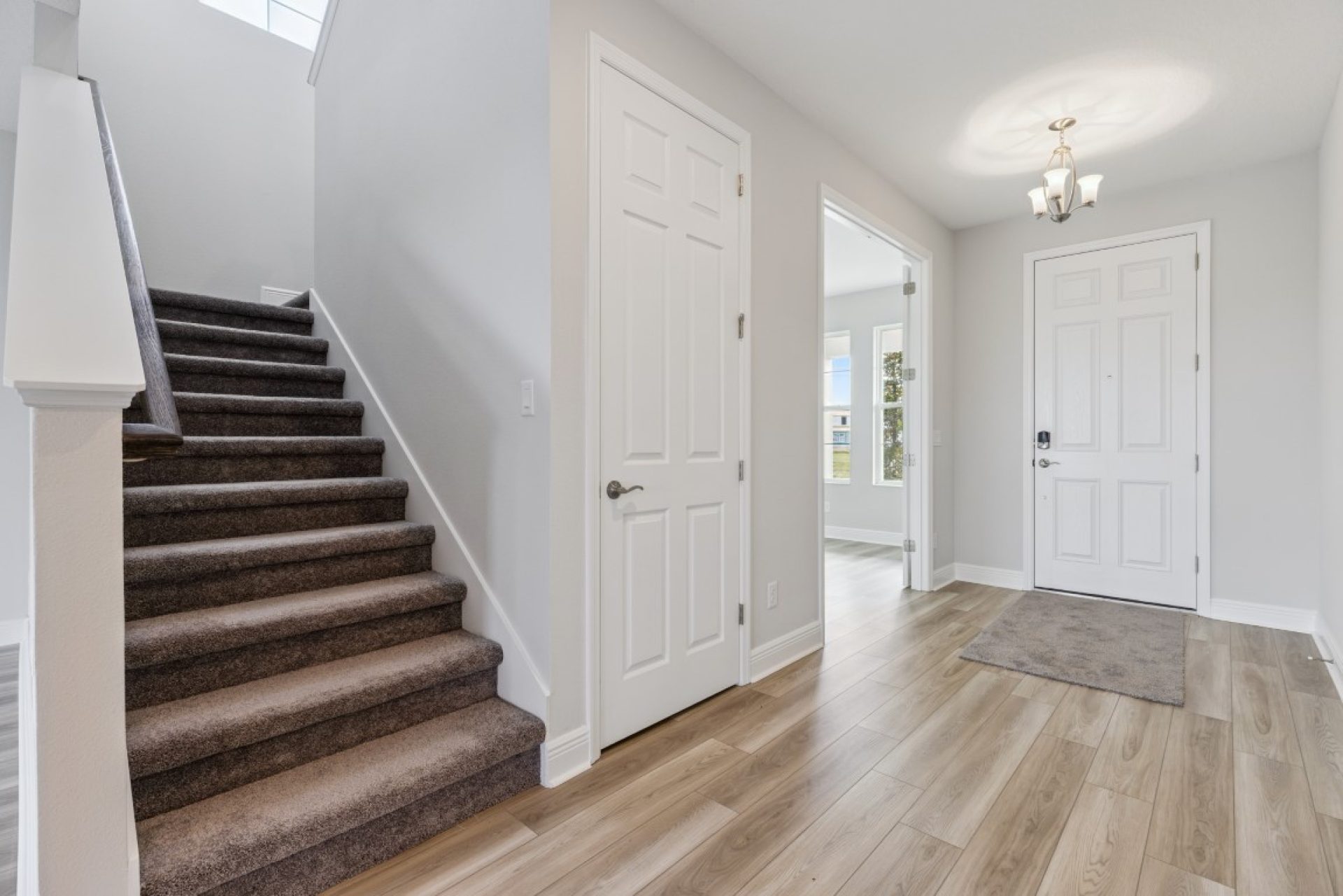 9711 Surrey Rose Dr - Foyer