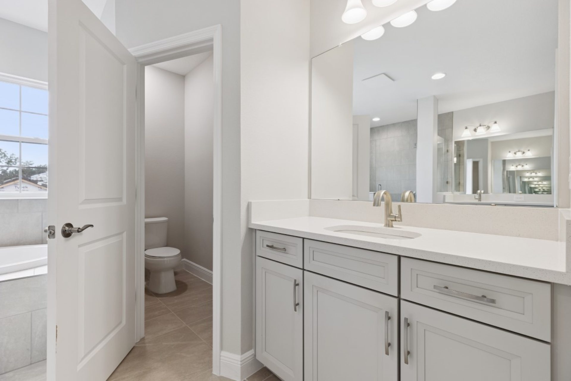15009 Rider Pass Dr - Owner's Bath