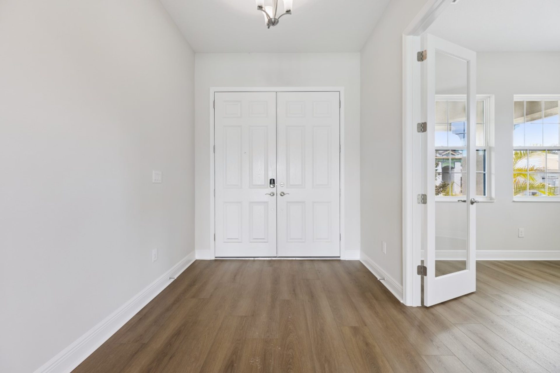 15009 Rider Pass Dr - Foyer