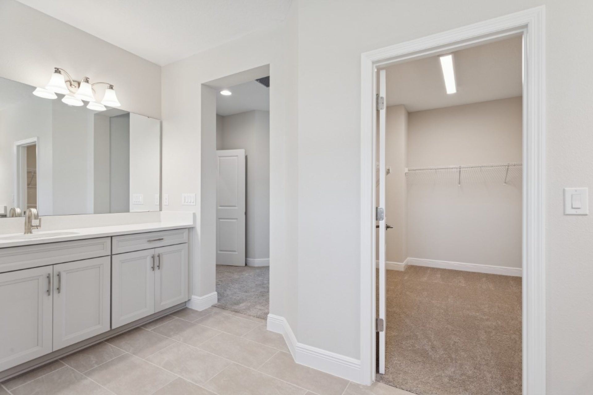 10239 Longmeadow Ave - Owner's Bath