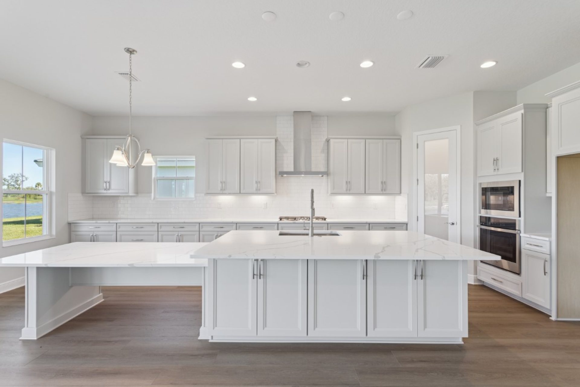 10239 Longmeadow Ave - Gourmet Kitchen