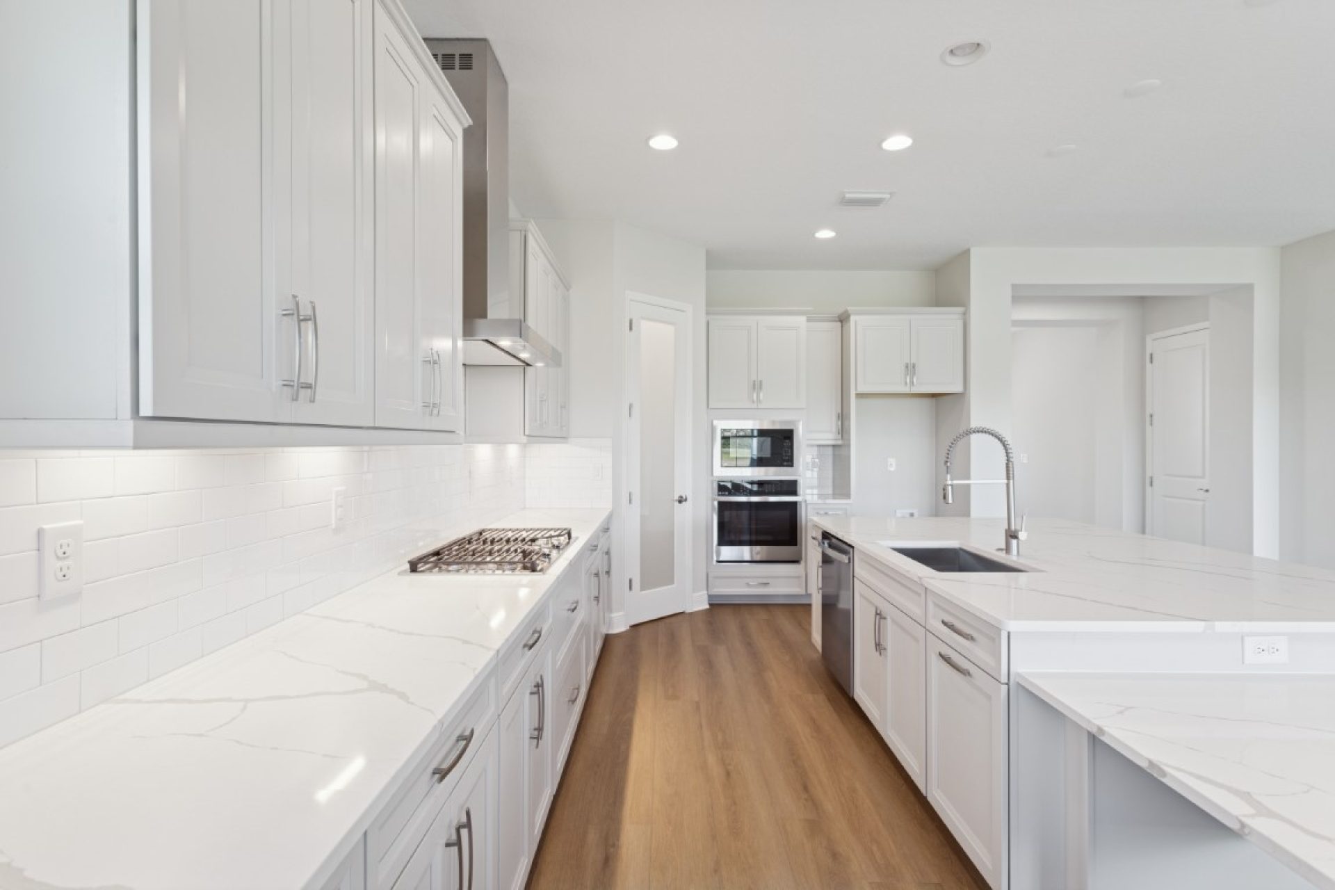 10239 Longmeadow Ave - Gourmet Kitchen