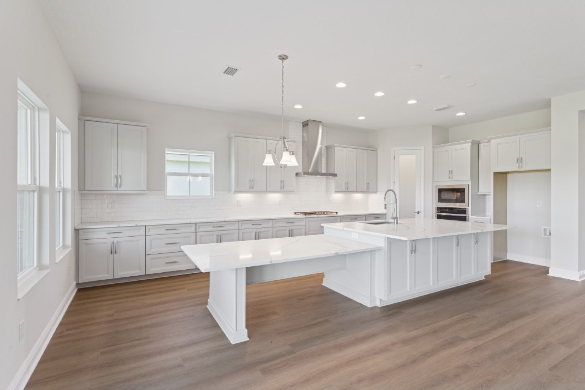 10239 Longmeadow Ave - Gourmet Kitchen
