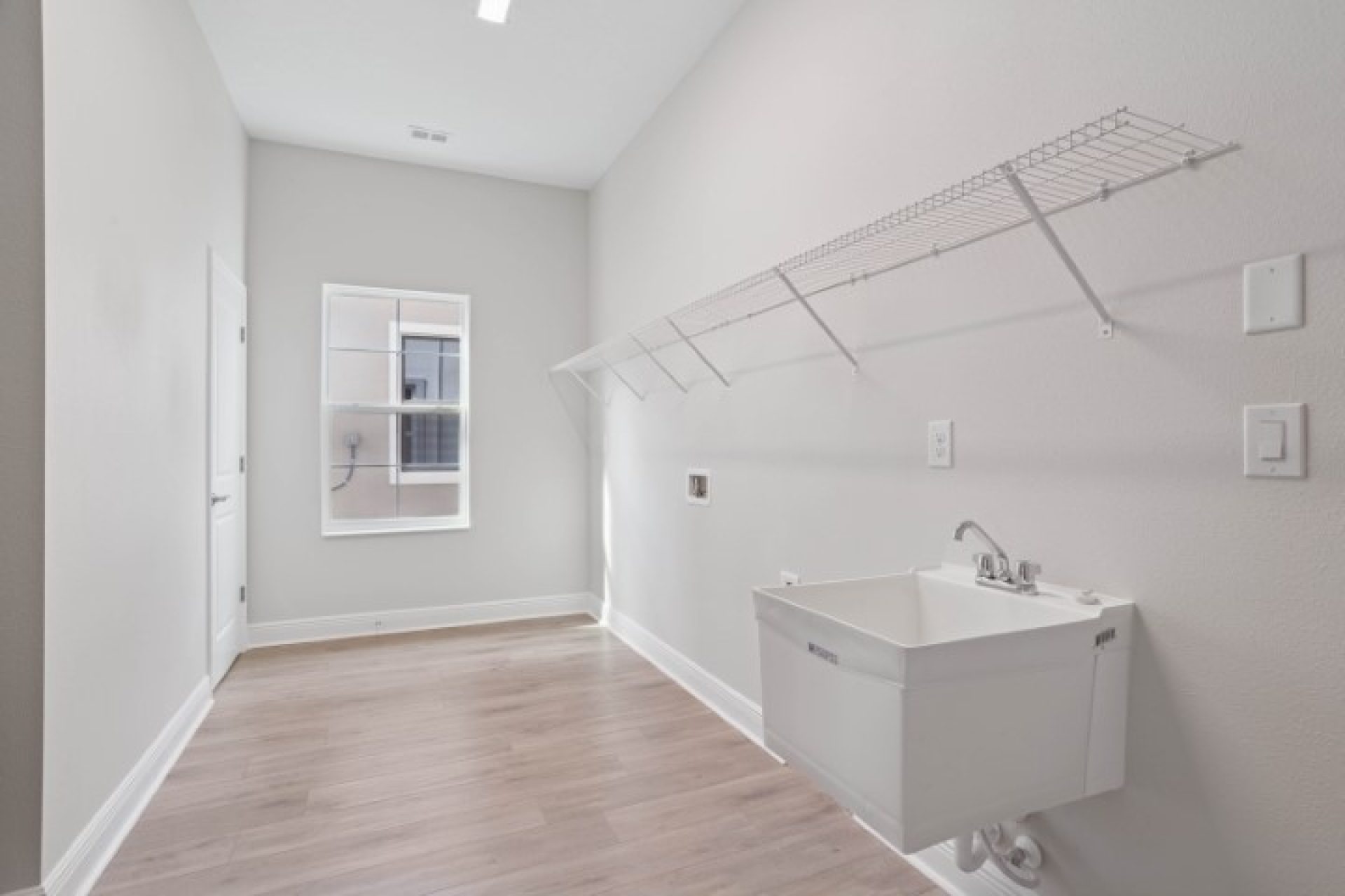 35310 Big Hawk Dr - Laundry Room