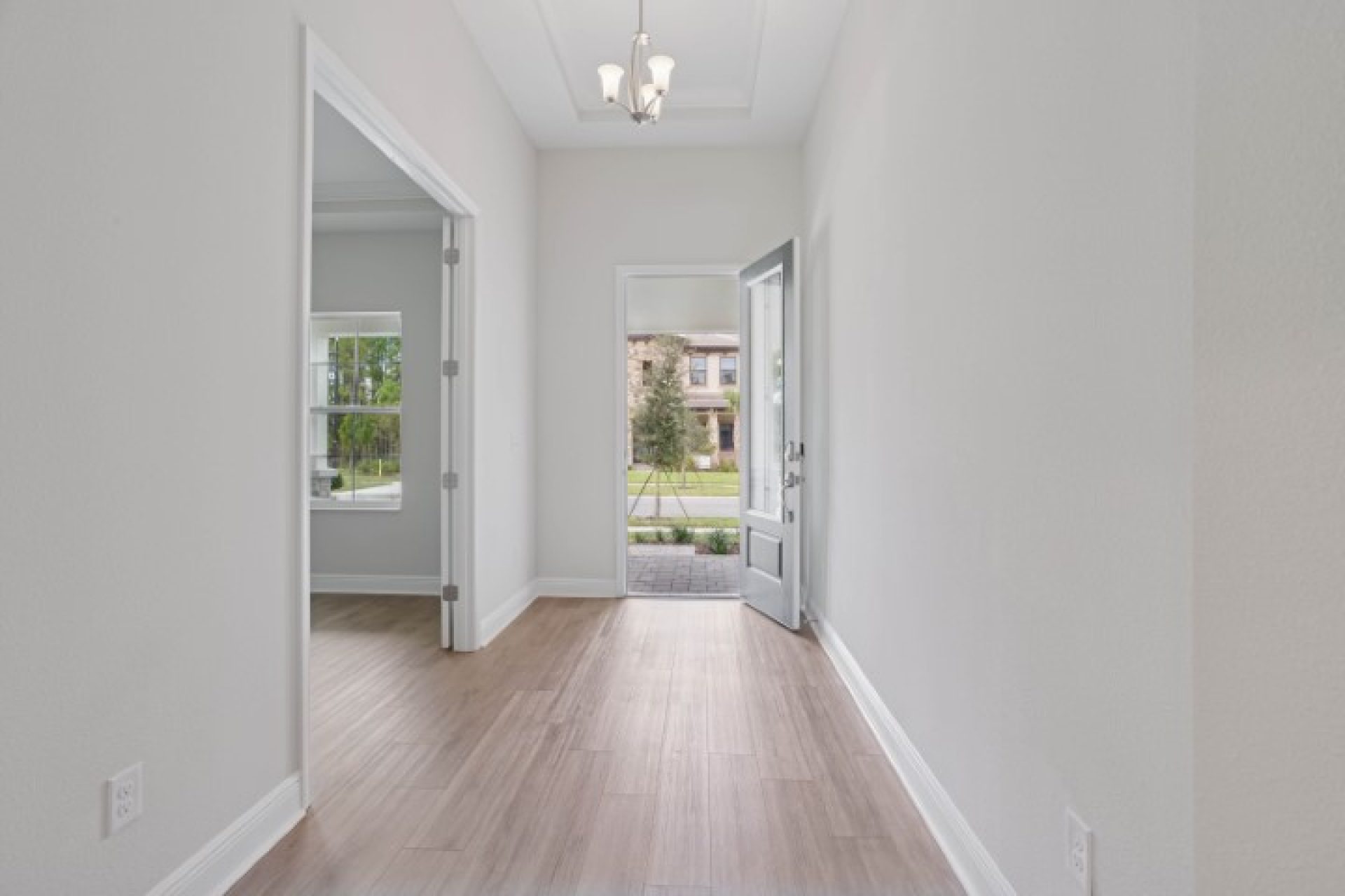 35310 Big Hawk Dr - Foyer