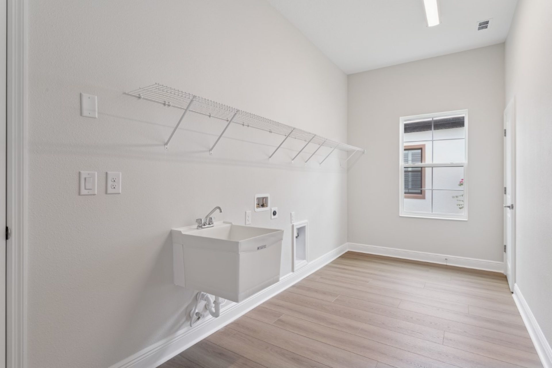 35326 Big Hawk-Dr - Laundry Room