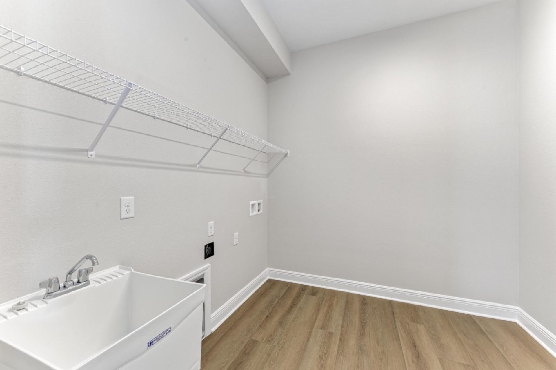 17530 Glistening Ct - Laundry