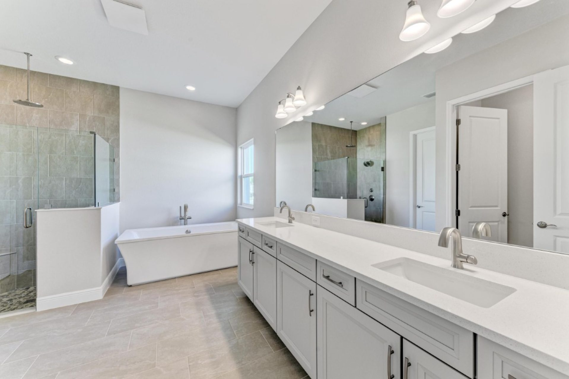 17530 Glistening Ct - Owner's Bath