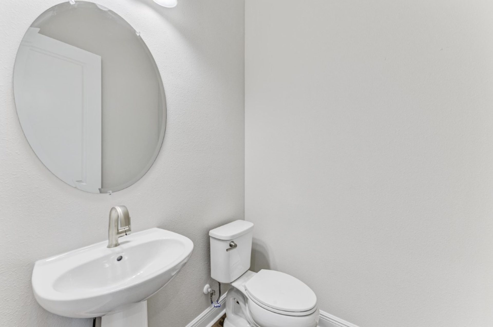 17530 Glistening Ct - Half bath