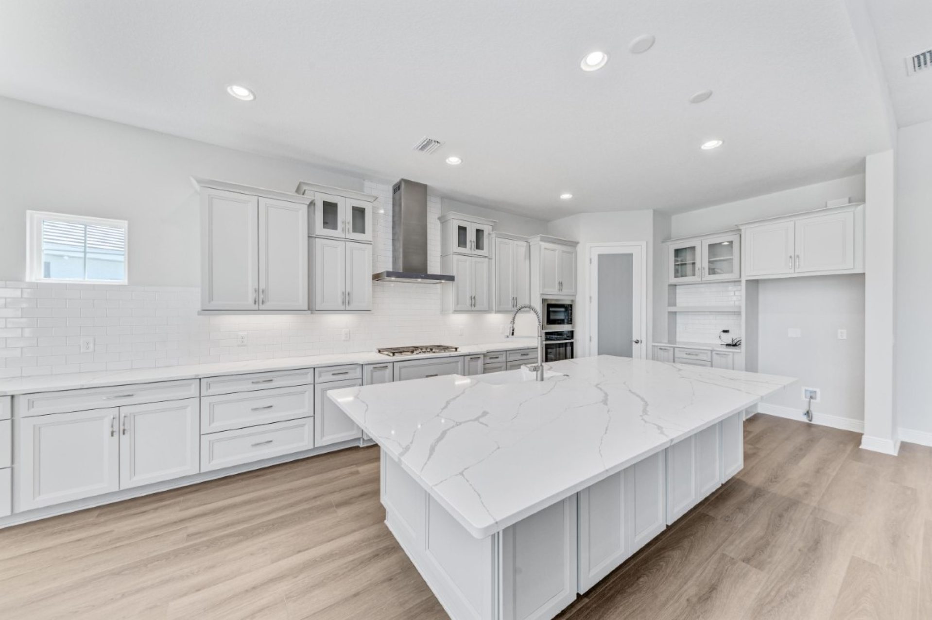 17530 Glistening Ct - Gourmet Kitchen