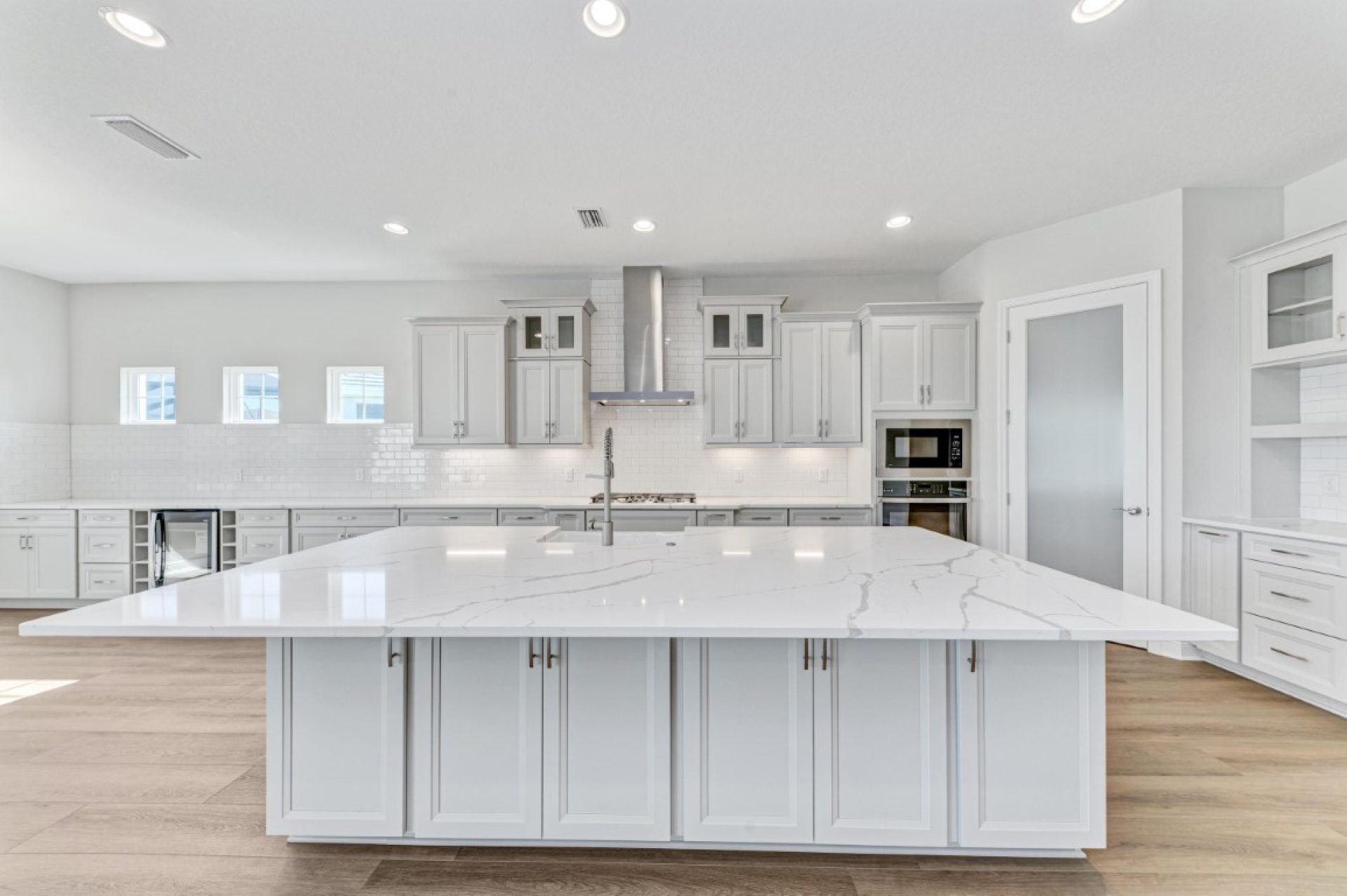 17530 Glistening Ct - Gourmet Kitchen